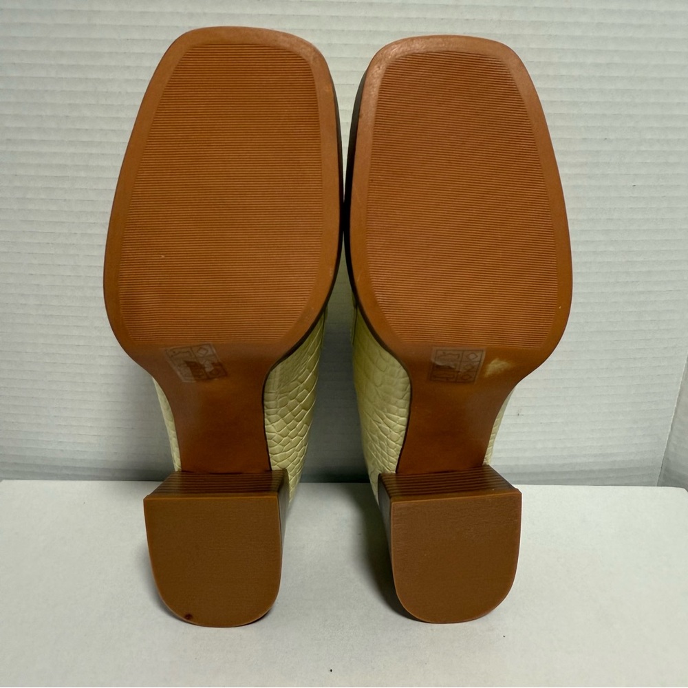 Women’s Urban Outfitters Croc Loafer - Picture 8 of 8